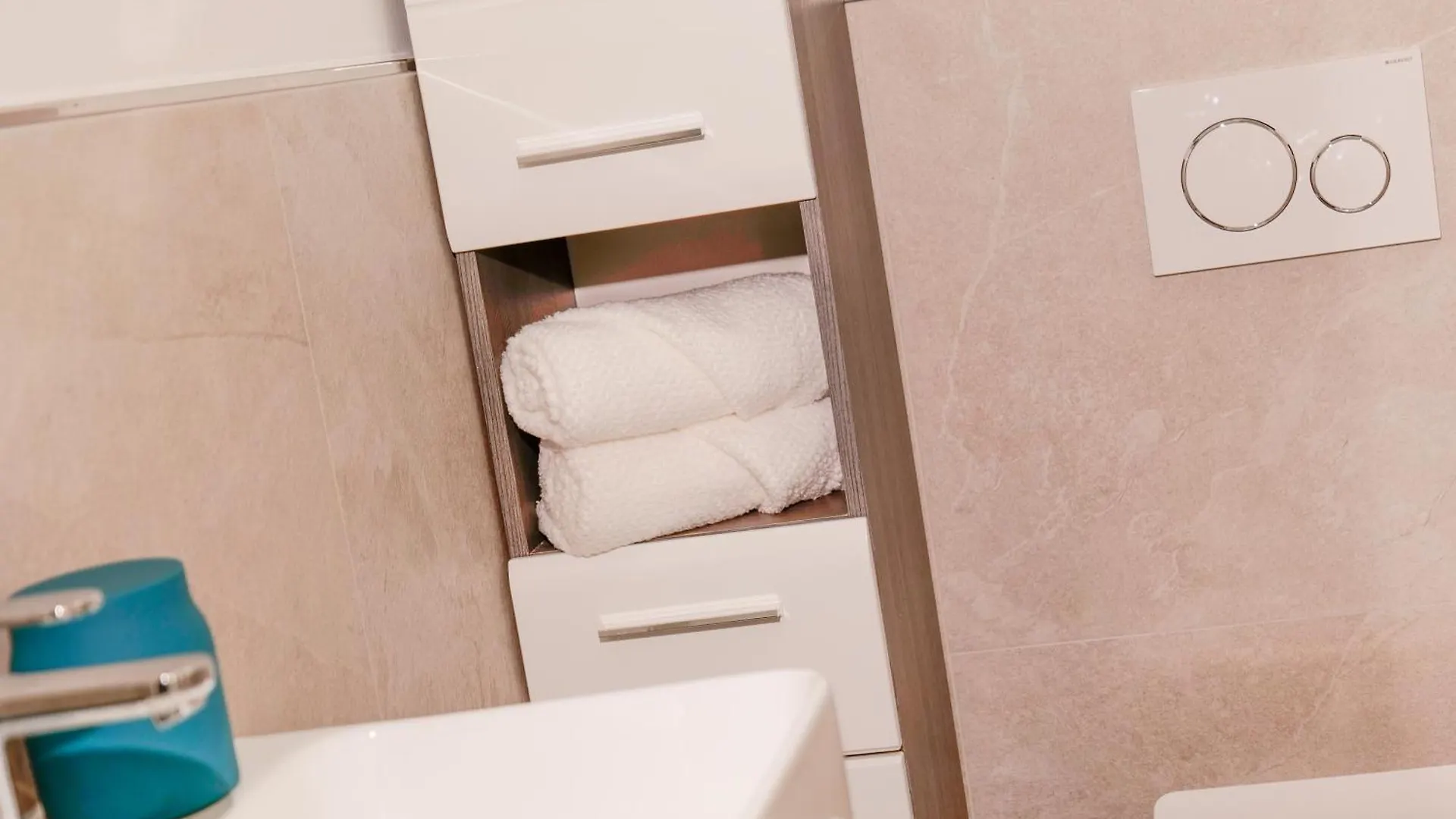 Big 3 Bedrooms Apartment At Ground Floor 汉诺威