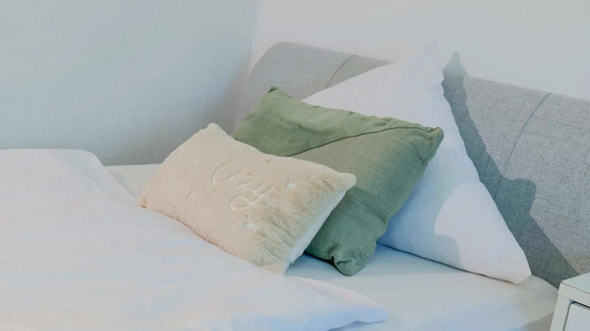 Big 3 Bedrooms Apartment At Ground Floor Hanóver 0*,  Alemania
